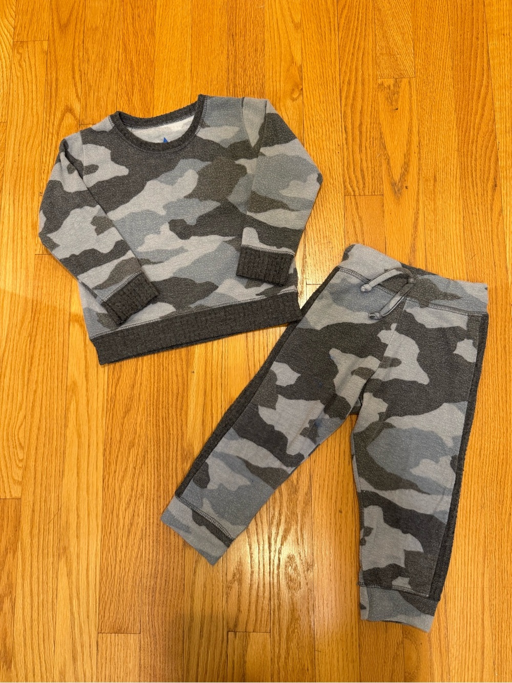 Rock n Play Toddler Gray Camo Jogger Set from Denny’s Sz 3T